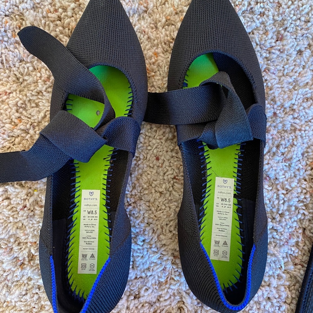 Rothy’s 8.5 black point with bow maryjane